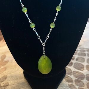 Vintage Avon Green Pendant Necklace‎